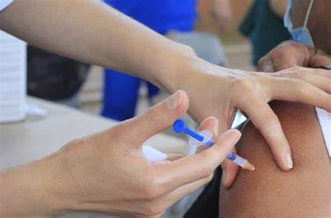 Alemania: Enfermera sustituyó vacunas con agua; miles deberán ponerse otra dosis