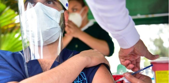 México: En un mes de vacunación anti Covid, ya se aplicó al 0.5% de la población