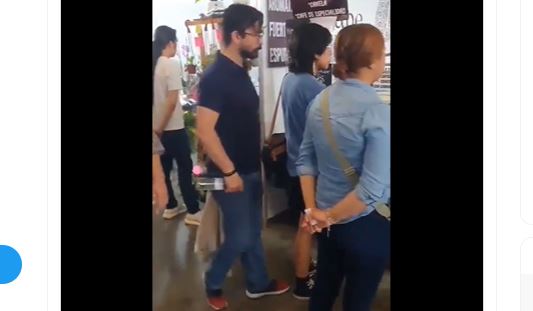 (VÍDEO) Cae sujeto que grababa debajo de la falda de mujeres en Feria de Puebla