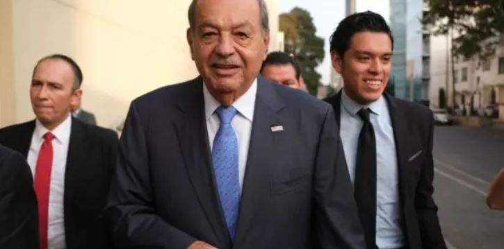 Carlos Slim es daro de alta y se recupera en su casa