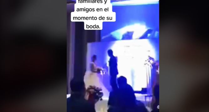 (VÍDEO) Graba a su novia siendo infiel y pone el vídeo en plena boda