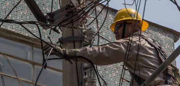 Con reforma eléctrica, AMLO creará una "súper CFE"