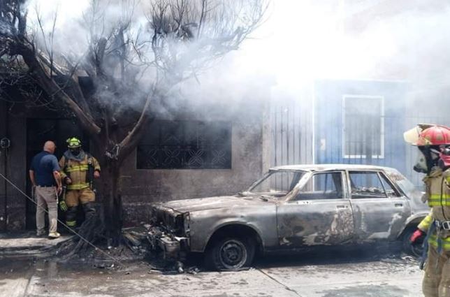 Guanajuato: Camioneta cargada de "huachicol" se incendia: 3 muertos