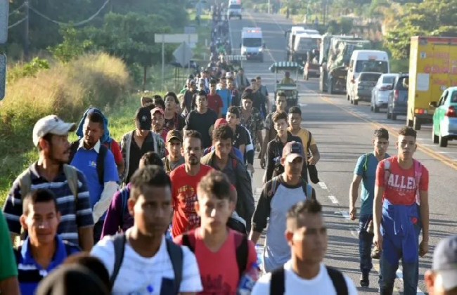 Políticas migratorias más humanas, exigen los Premios Nobel de la Paz
