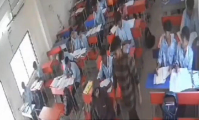 Estudiante se suicida frente a sus compañeros de clases