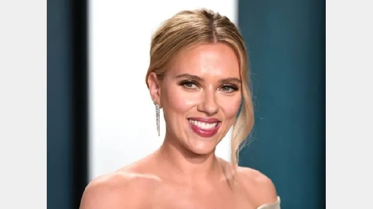 Causa revuelo presencia de Scarlett Johansson en San Carlos, Sonora