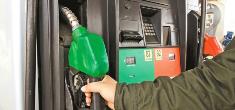 Hacienda da reversa a "mini gasolinazo"