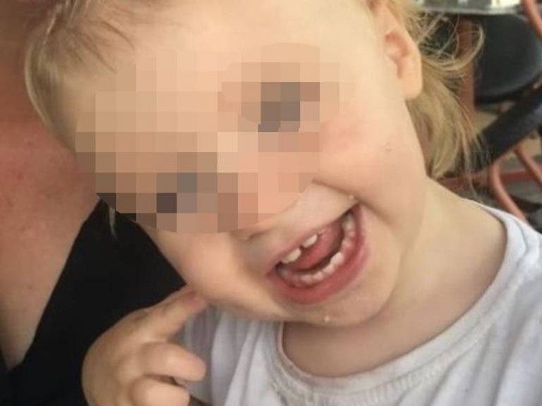 Niña de 3 años muere sofocada en el carro, mientras padres veían Netflix