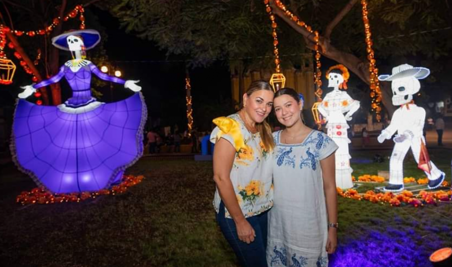 Instalan figuras monumentales alusivas al Día de Muertos en San Juan