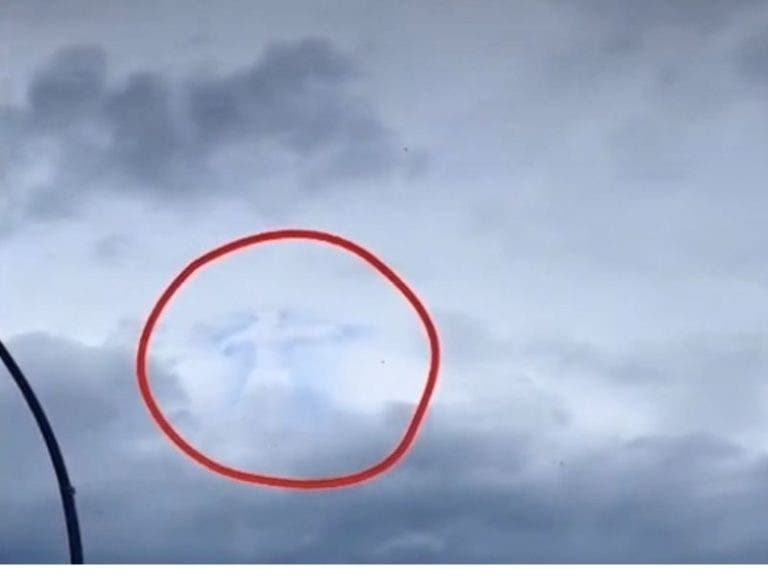 VIDEO: Aparece un "demonio" en el cielo y crea real pánico en la gente
