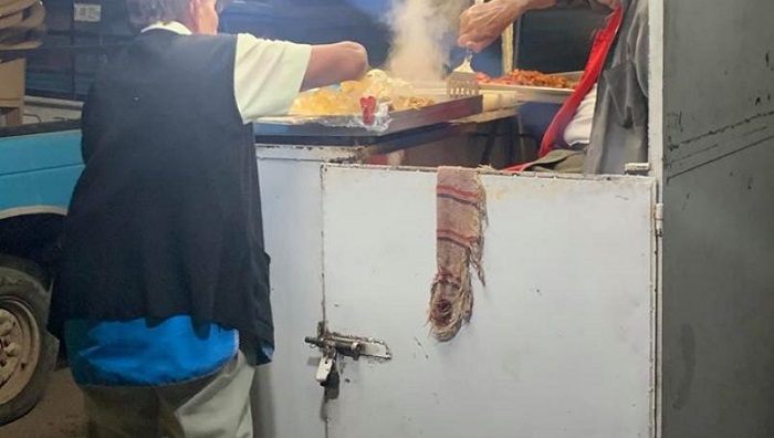 Adultos mayores que venden tacos en Michoacán se hacen famosos