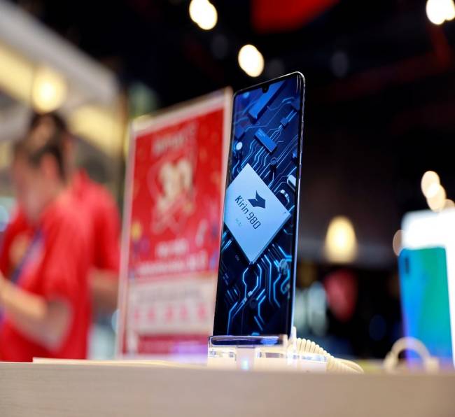 Algunas empresas 'dan la espalda' a Huawei y suspenden venta de teléfonos