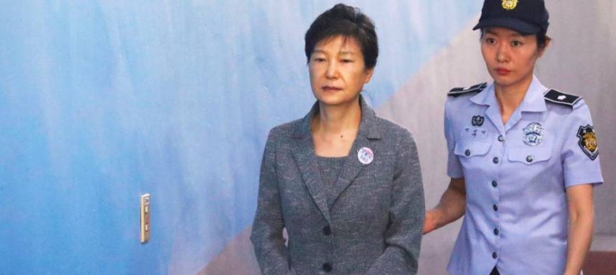 Dan 22 años de prisión por corrupción a expresidenta surcoreana
