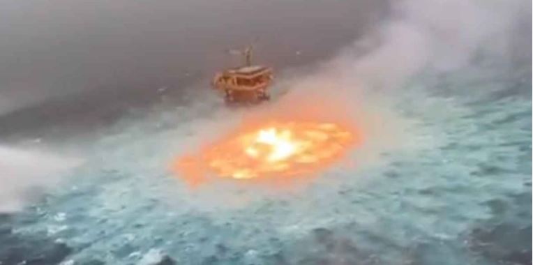 (VÍDEO) Explota línea de gasoducto de Pemex en el Golfo de México