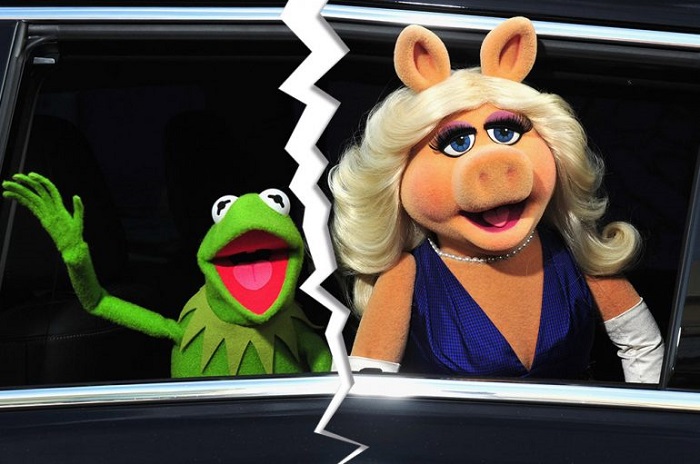 Ahora piden cancelar a Miss Piggy por violencia contra la rana René