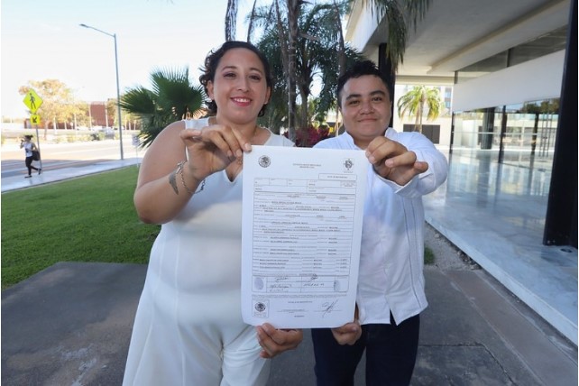 Un hombre trans y una mujer contraen matrimonio en Yucatán y sin amparo