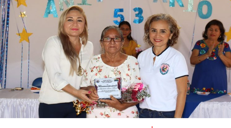 Oxkutzcab: Festejan aniversario 53 de kínder y reconocen a intendente al jubilarse