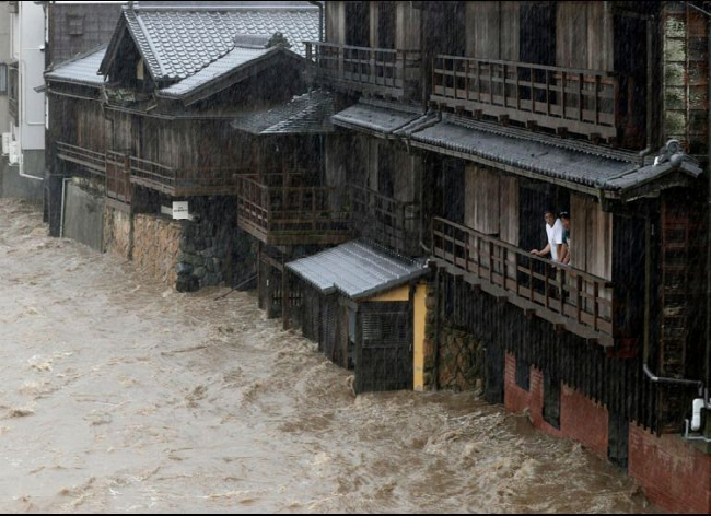 Japón activa la alerta máxima por lluvias ante llegada de tifón