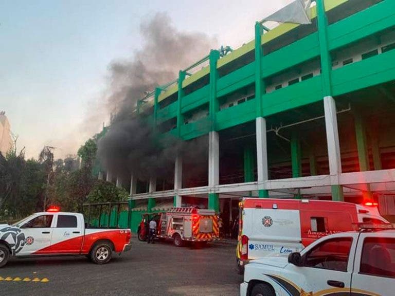 VIDEO: Incendia borracho Estadio de León, quería robarse la fibra óptica