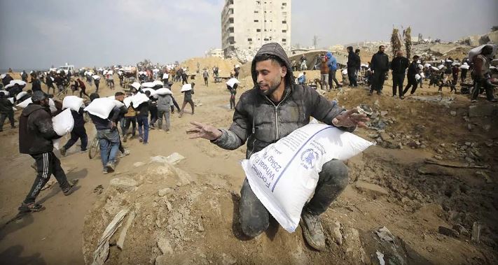 Decenas de muertos en nuevo ataque israelí a gazatíes que esperaban ayuda humanitaria