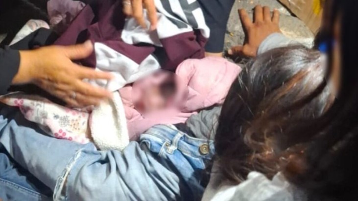 Joven da a luz en andén del metro de la CDMX; usuarios asisten el parto