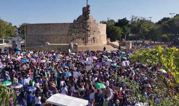 Marchan mujeres por el 8M en Mérida: Exigen un alto al machismo