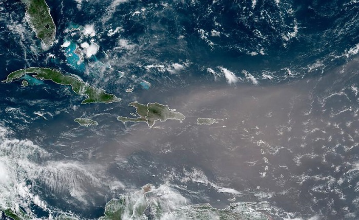 Así se ve desde el espacio la nube de polvo del Sahara sobre el Caribe