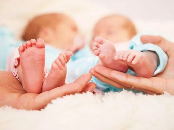 ¡Como juguetes!; Mujer devuelve a gemelos adoptados al quedar embarazada