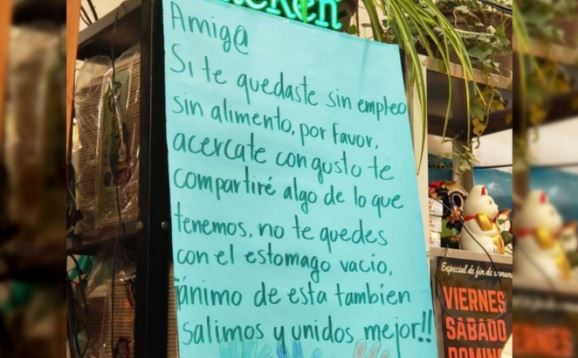 CDMX: Un puesto de mercado en la Roma comparte comida a desempleados