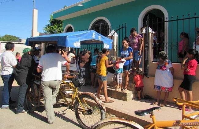 Yucatán: Alcalde de Tahdziú regala dinero… ¿cómo lo justifica?