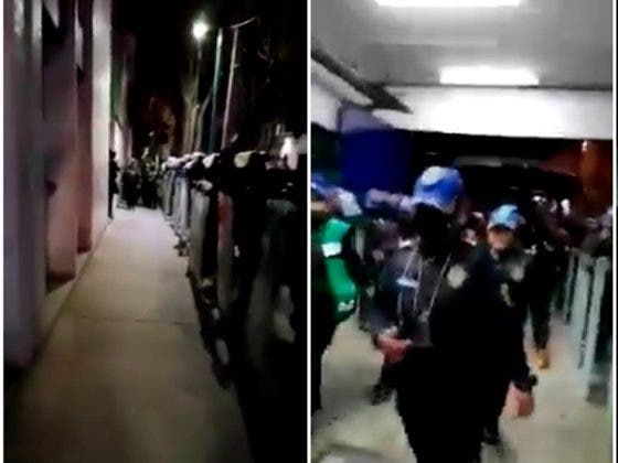 Tras marcha del #8M, reciben con aplausos a mujeres policías en su cuartel