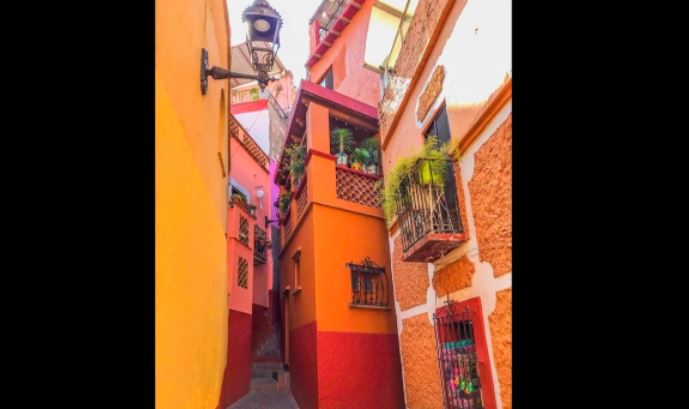 Guanajuato: Por un lío cierran temporalmente el emblemático Callejón del Beso