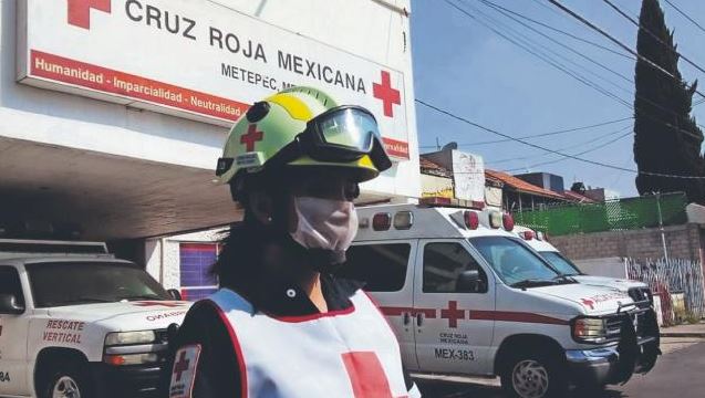 Mamá se expone a la Covid-19 cuidando pacientes y también protege a su hijo