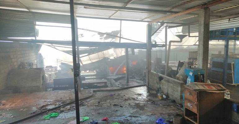 Incendio de gran magnitud en bodega de químicos en Periférico de Mérida