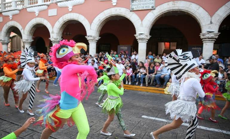 La gracia infantil alegra el Centro Histórico de Mérida