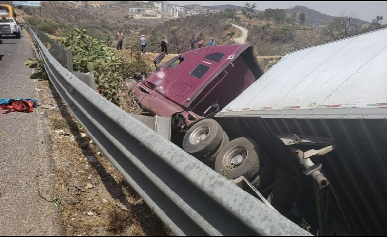 Accidente en autopista del Estado de México deja siete muertos