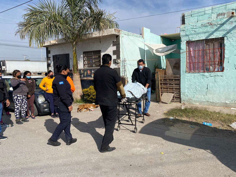 Torreón: Mantiene por más de un día a su esposa muerta en casa; no podía pagar funeral