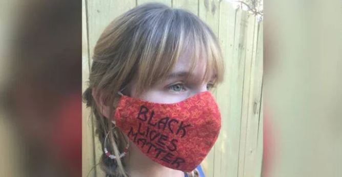 Despiden a maestra por usar mascarilla en apoyo al "Black Lives Matter"