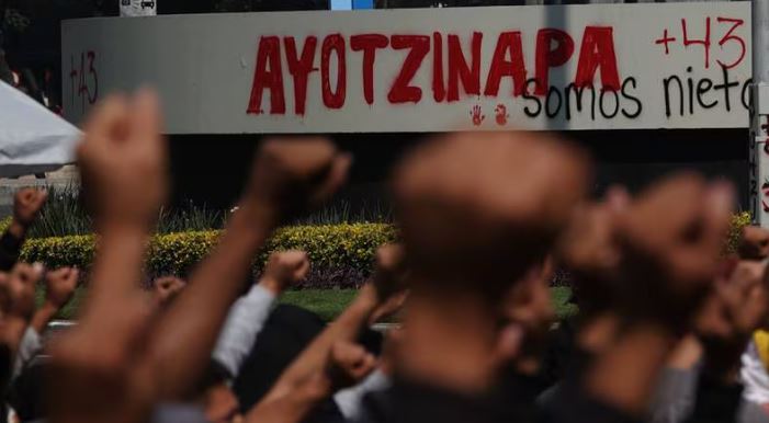 Padre de Ayotzinapa acusa a AMLO de traición: ‘Creímos en él y nos dio la espalda’