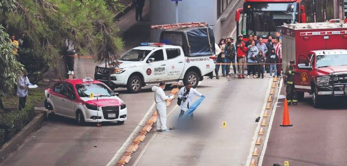 CDMX: Motociclista arrolla a una abuelita, intenta huir y muere brutalmente