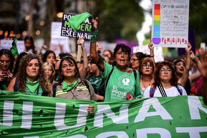 Marchan miles en Argentina a favor del aborto