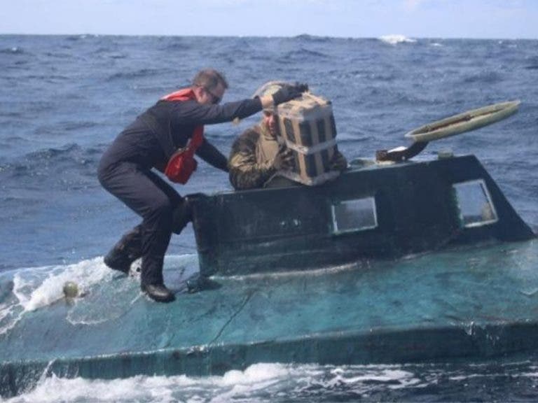 Incautan drogas en un submarino del CJNG en Colombia