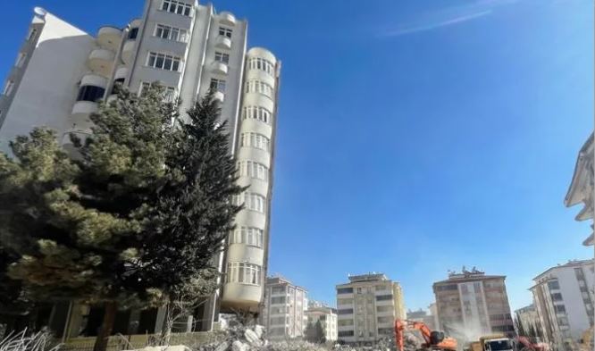 Las advertencias ignoradas sobre un lujoso edificio turco que se derrumbó