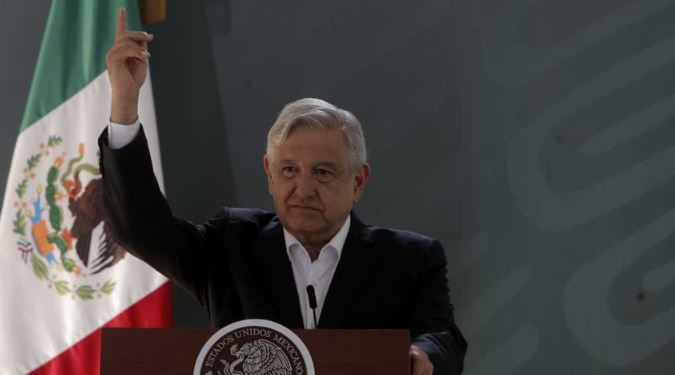 AMLO dice que "todos pueden disentir", pero descalifica a gobernadores del PAN