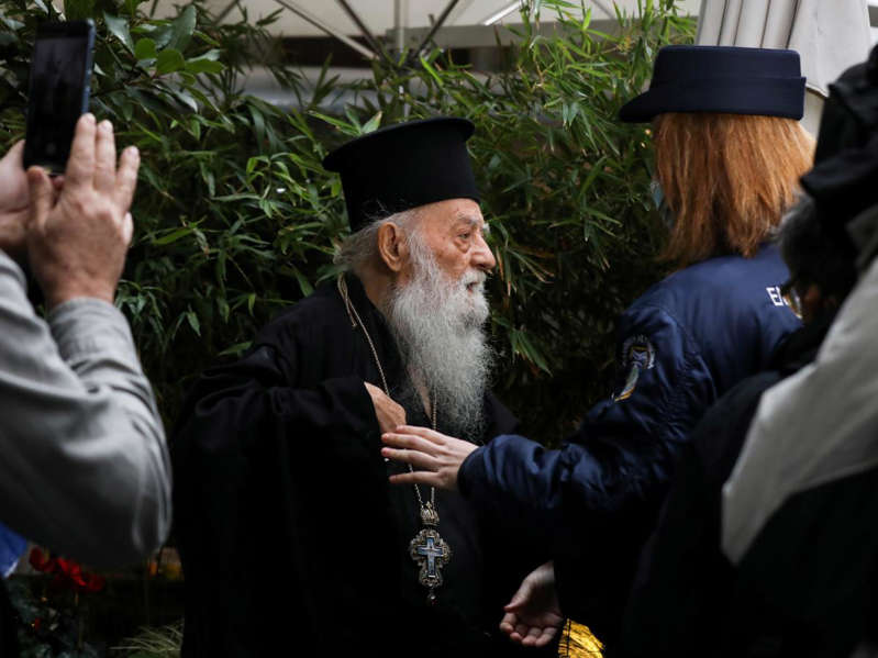 "Eres un hereje", grita sacerdote ortodoxo al papa Francisco en Grecia