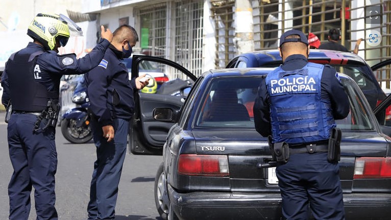 Puebla: Militar dispara contra hombre... sólo porque miró a su mujer