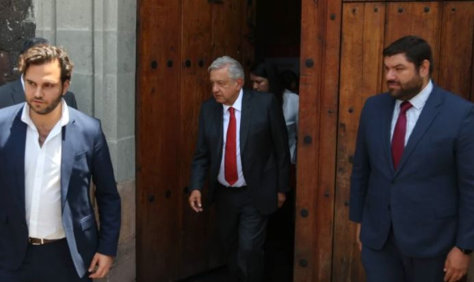 AMLO promete a empresarios que no habrá alza de impuestos