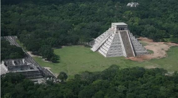 ¿Por qué los mayas construyeron el castillo de Kukulkán sobre un cenote?