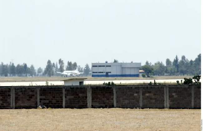 Por seguridad, frenan obra de aeropuerto en  Santa Lucía