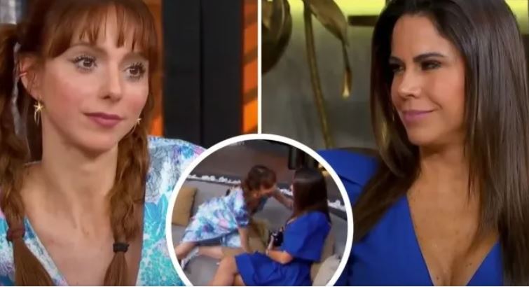 Natalia Téllez intenta besar a Paola Rojas en programa en vivo